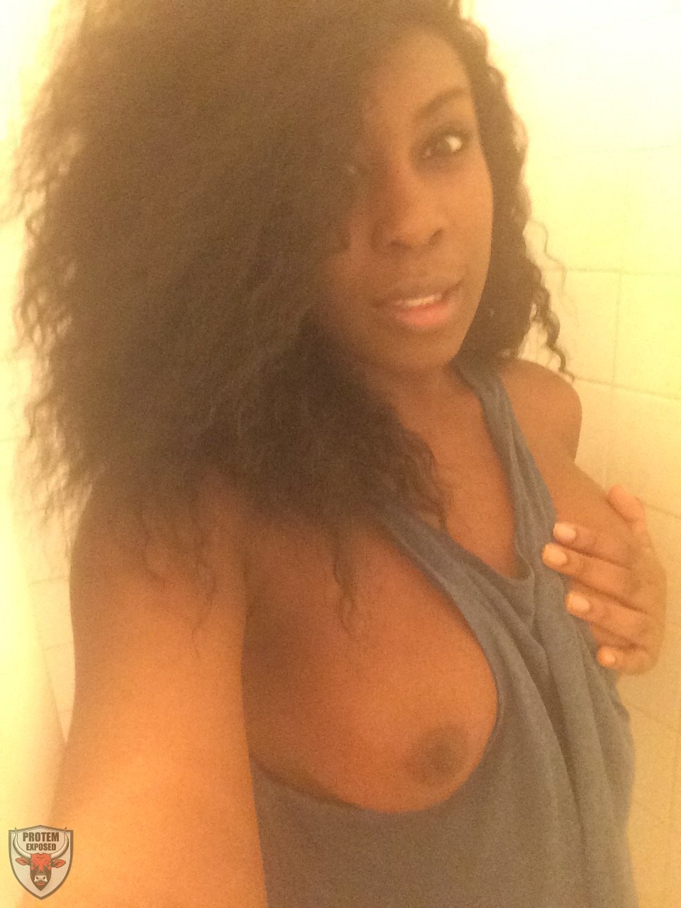 Ebony whore Brittany wants to be in the spotlight #vwrHiIDe
